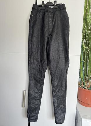 Черные стрейчевые джинсы