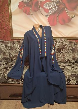 Синий кардиган накидка с вышивкой.