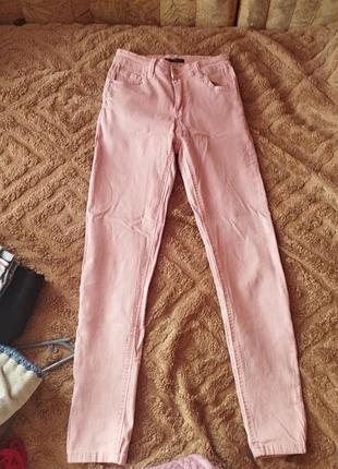 Стречевые девичи джинсы 
на 10-12 лет