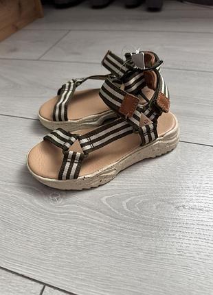 Босоножки сандалии 27размер
