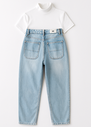 Вещи б/у. 
джинси 500
кофточка серая 250
топ 200
боди 250
если что-то интересно пишите в личные