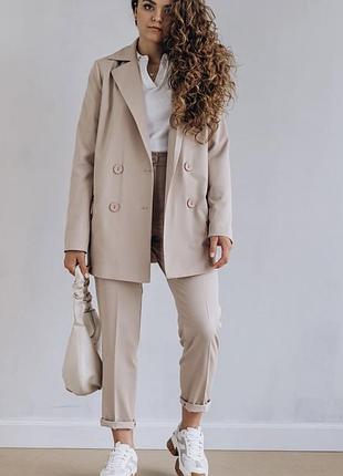 Пиджак классический в стиле оверсайз