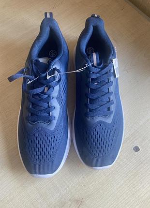 Облегченные кроссовки