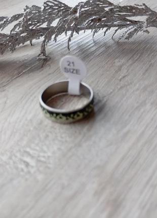 Коллект светится в темноте