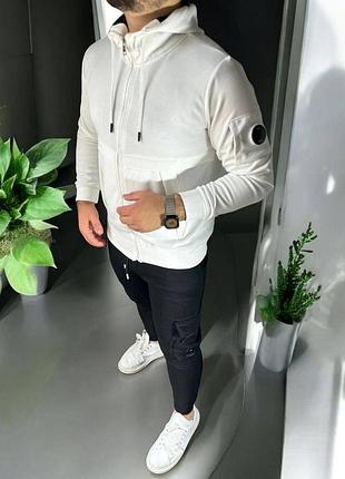 Брендовый спортивный костюм