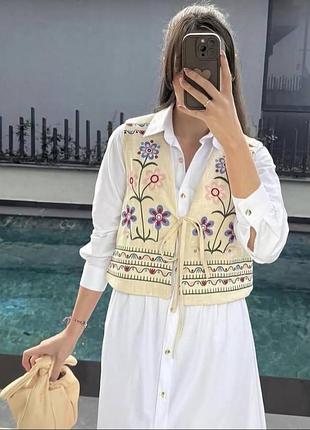 Жилет з вишивкою