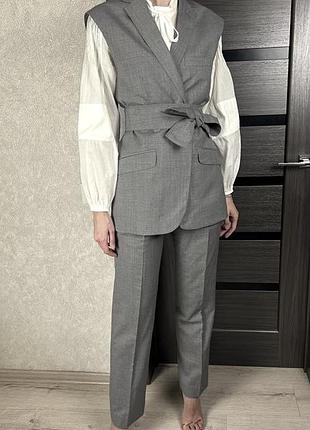 Костюм (жилетка на запах и брюки с защелками) jasper conran