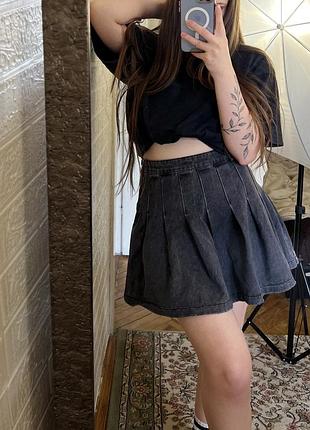 Джинсова міні-спідниця з високою талією та складками
