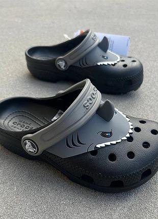Детские кроксы сабо crocs kids fun lab classic i am shark clog black черные