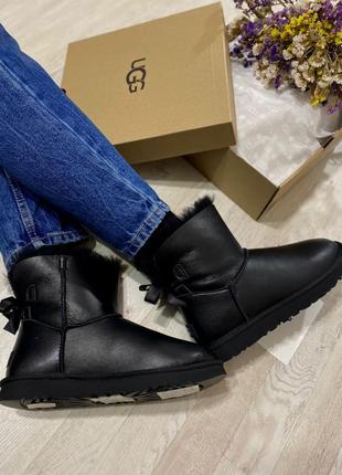 Жіночі чорні уггі ugg mini bailey bow black leather