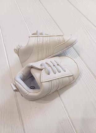 Детские кроссовки-пенетки в размере 13 см