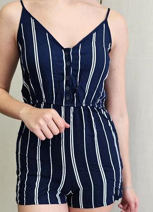 Жіночий комбінезон у смужку
