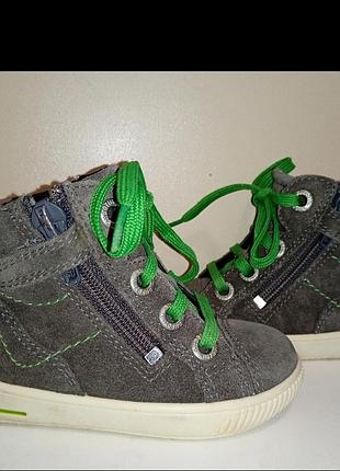 Брендові шкіряні ботиночки superfit.