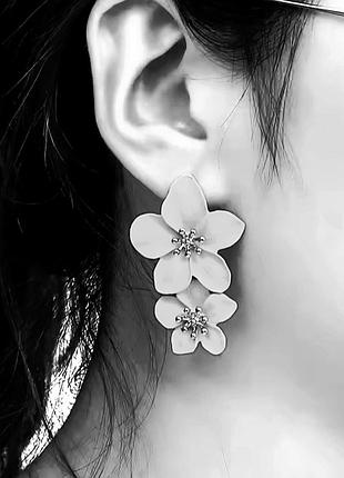 Нежные белые сережки "цветок вишни" легенькие