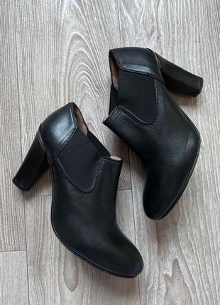 Базовые кожаные ботильоны, чёрные лаконичные ботиночки