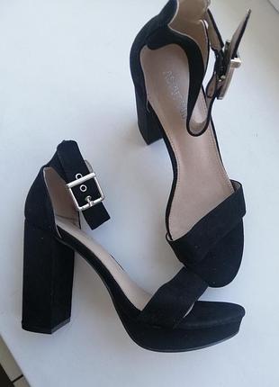 Босоножки 38р