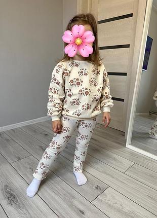 Костюмы zara цветочный принт белый молочный леггинсы лосины клеш свитшот 4 года 5 6 лет 104 110 116