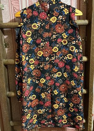 Платье с голыми плечами 4