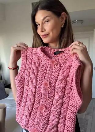 Гарна ніжна жилетка з квітами