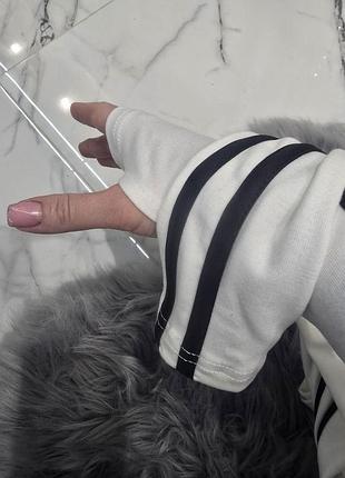 Стильний лонгслів з вирізом  на пальчик 4