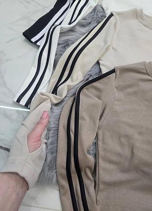 Стильний лонгслів з вирізом  на пальчик 2