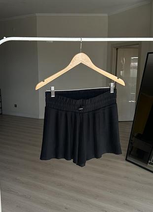 Oysho чорні шорти-пліссе розмір м