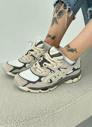 Женские кроссовки asics gel-nyc beige grey ассикс бежевого с серым цветами