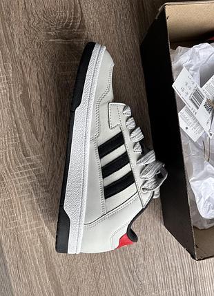 Кросівки adidas 38,5