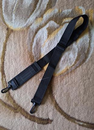 Ремінь для спортивної сумки. довга ручка. ремінець із карабінами.