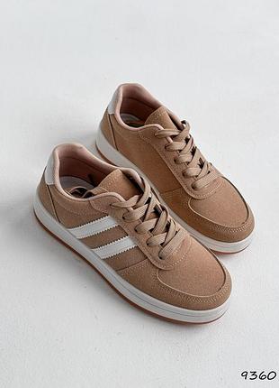 Замшевые кроссовки