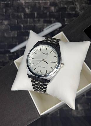 Годинник casio