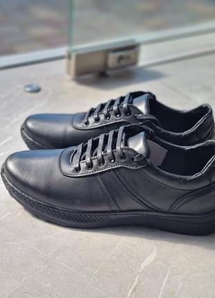 Чоловічі шкіряні кросівки