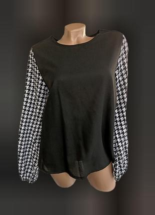 Тонкая классическая женская блузка в черно-белом кольре