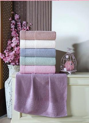 : полотенца упаковкой, полотенце хорошо стирается и не меняет цвет, мустанг