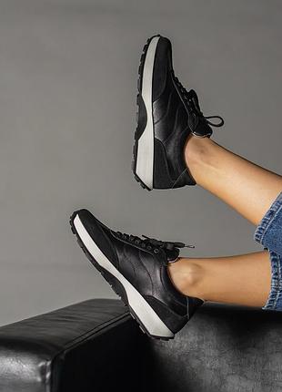 Женские легкие кроссовки черного цвета из натуральной кожи и замши vm-om-16ch