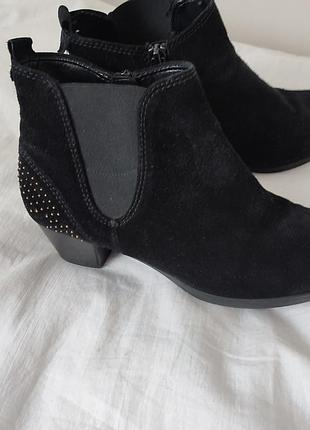 Красивые замшевые ботинки gabor