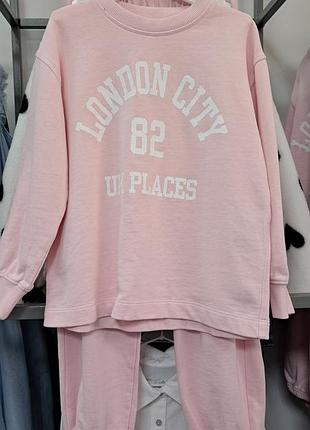 Костюм на дівчинку, світшот таджогери у ніжному рожевому кольорі 100%бавовна напис спереду