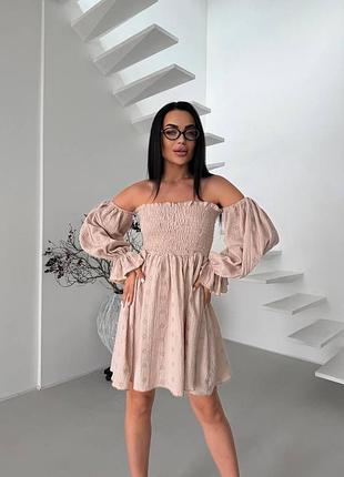 Муслиновое платье с открытыми плечами