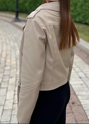 Жіноча куртка з еко шкіри 2