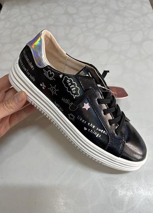 Красивые кроссовки