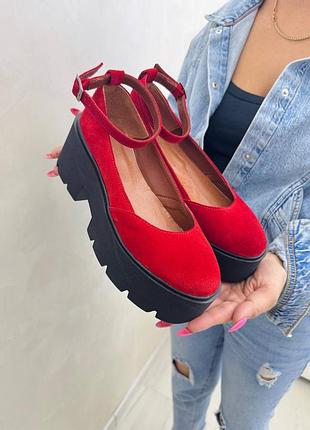 Туфли из натуральной замши красные