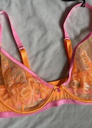 Прозорий бюстгальтер