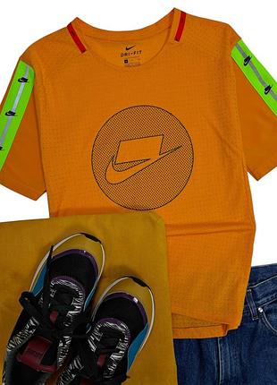 Спортивная футболка с большим логотипом nike оригинал