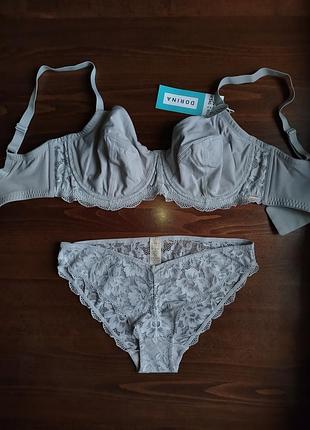 Комплект женского белья бюстгальтер бра и трусики