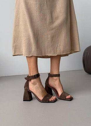 Трендовые босоножки женские замшевые