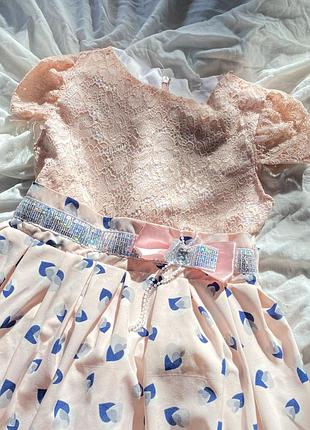 Праздничное пышное платье для девочки 7-8 лет (рост 122 см) с фатином, бантом и короткими рукавами - идеальный выбор для торжественных событий.