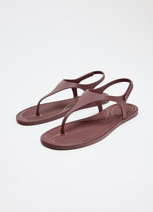 Гумові сандалії zara