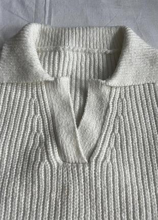 Светр жіночий