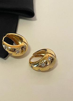 Аккуратные в стильные серьги в золотом цвете 💫