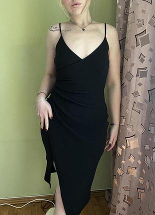Платье миди с разрезом на ножку м